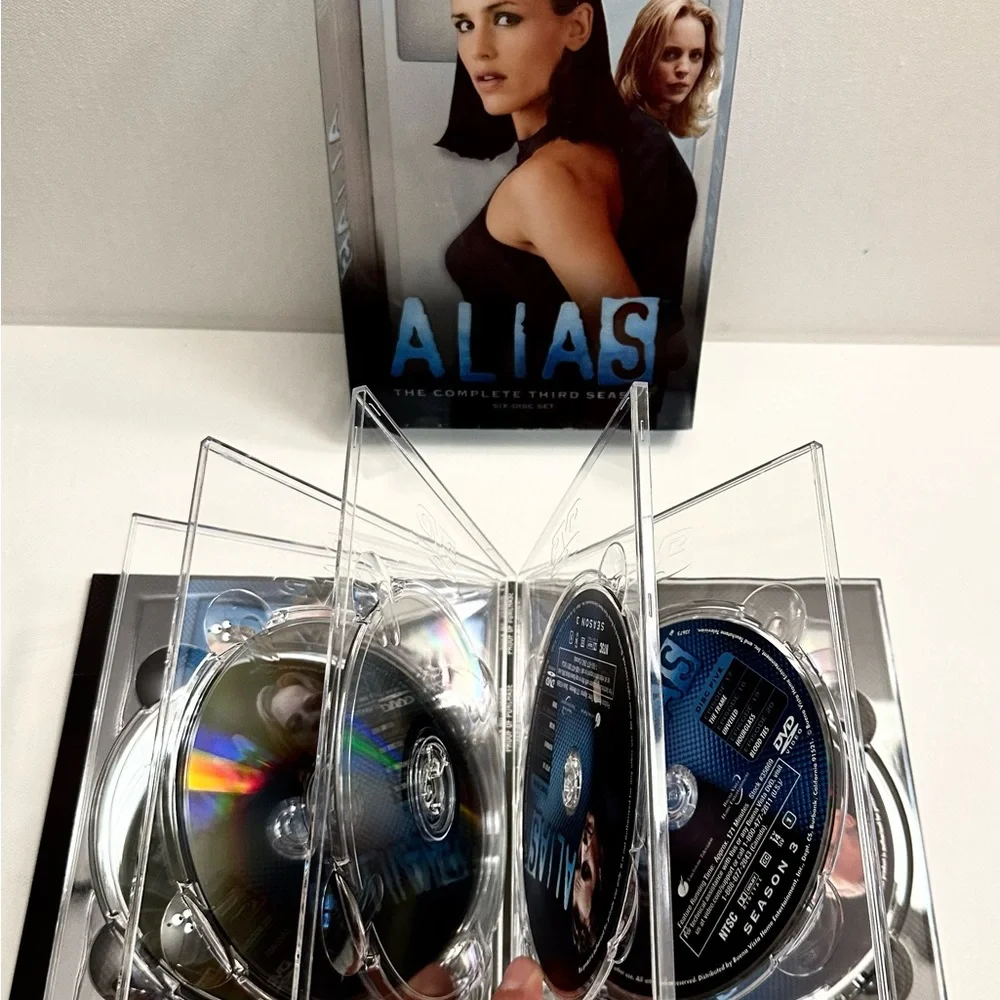 Alias -Complete Series - Picture 8 of 10